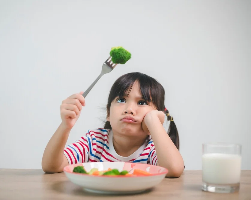 Trẻ bị tiêu chảy, táo bón có dùng được sữa non không?